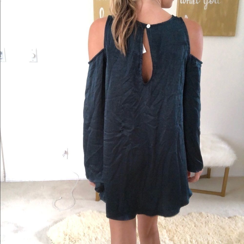 Show me your mumu shoulder tunic - Picture 2 of 4